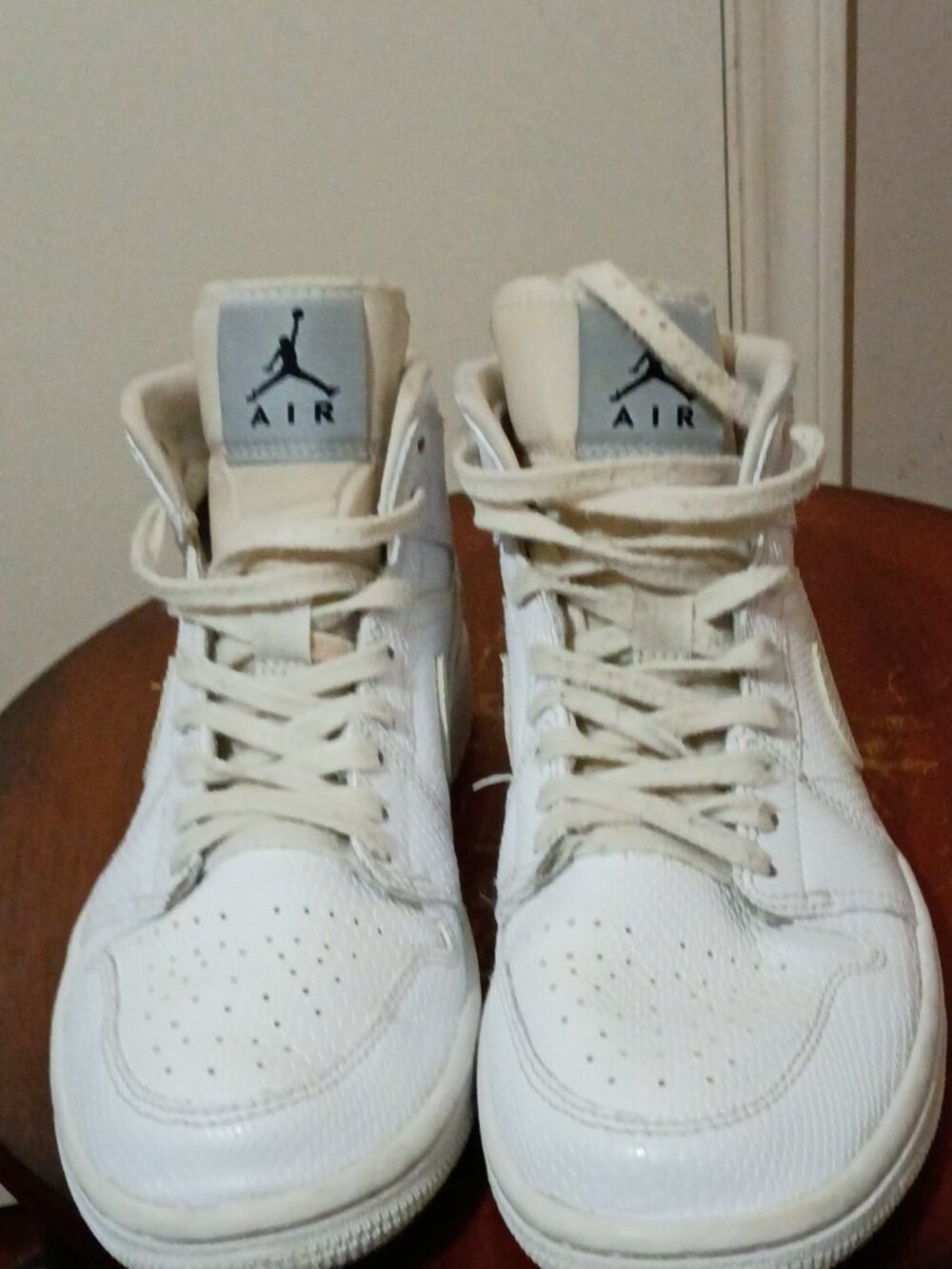 Nike Air Jordan 1 Mid Womens Size 7 White Snakeskin Texture Sneakers BQ6472-110 - Picture 4 of 13